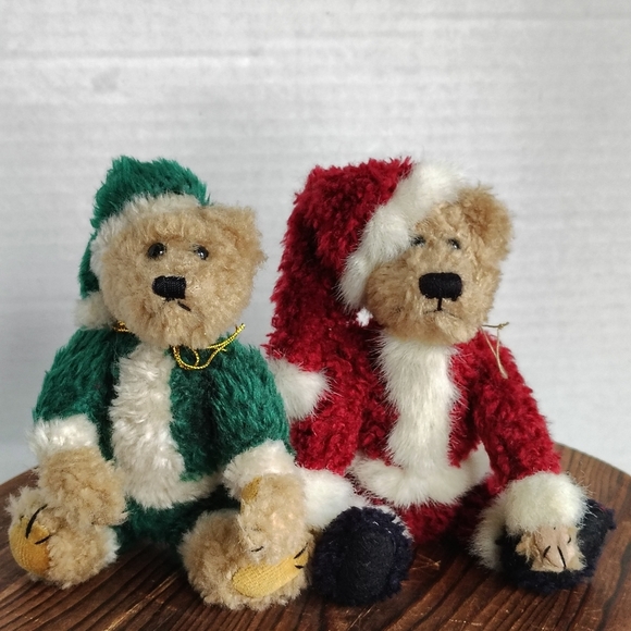 Boyds Bears Other - Boyd's Santa Jointed Brown Bears in Red Santa Outfit Green Santa Outfit Hat